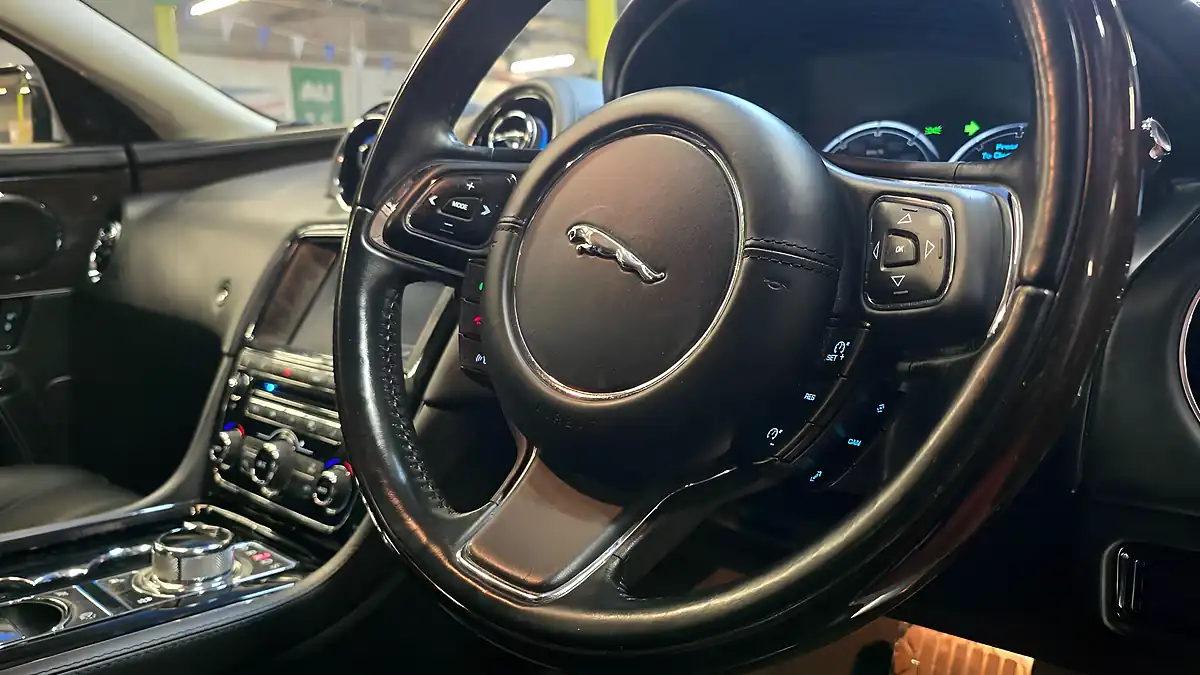 Used 2014 Jaguar Xj Supersport Silver - Interior and Exterior details 4