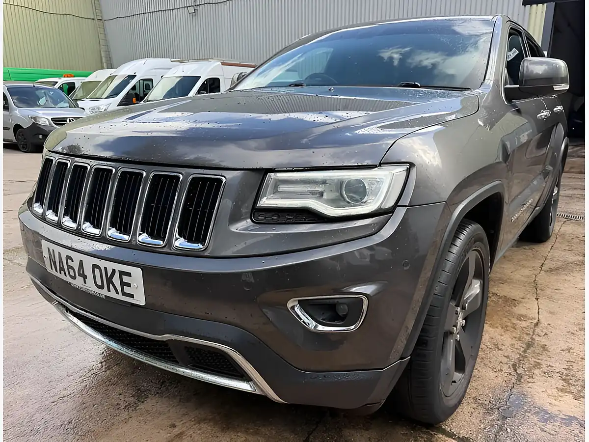 Used 2014 Jeep Grand Cherokee Limited Grey - Interior and Exterior details 15