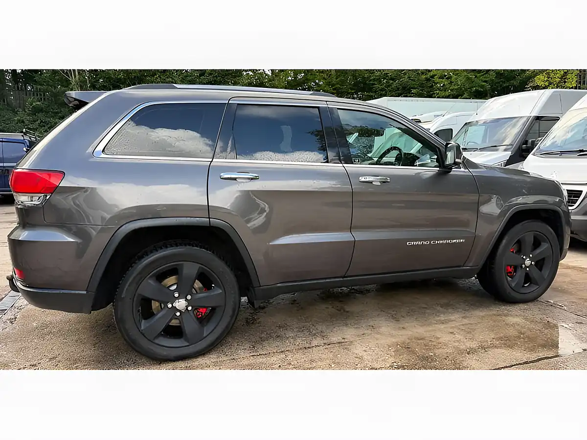 Used 2014 Jeep Grand Cherokee Limited Grey - Interior and Exterior details 18