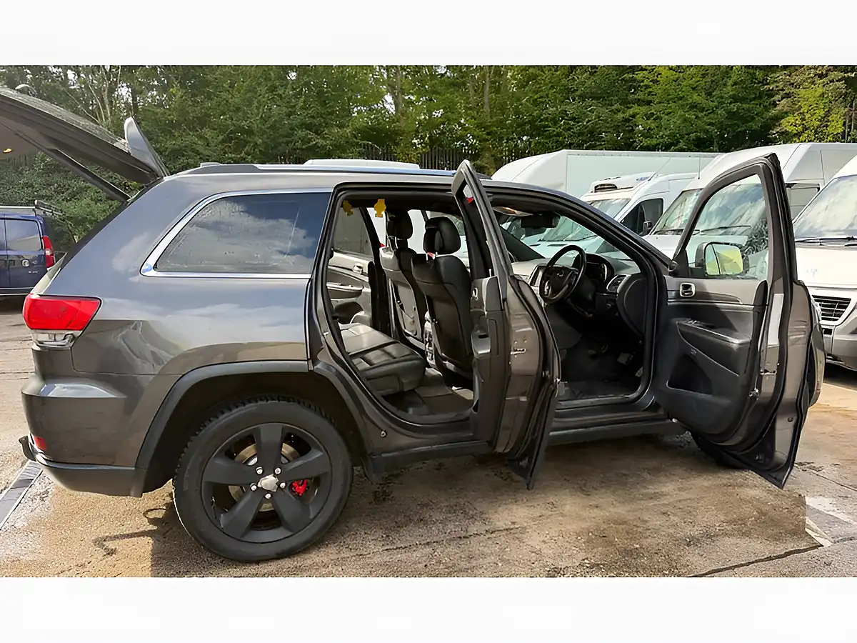 Used 2014 Jeep Grand Cherokee Limited Grey - Interior and Exterior details 5