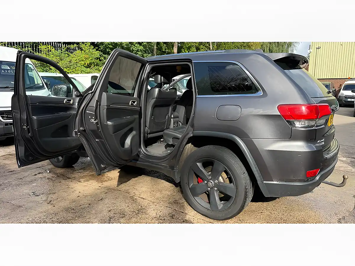 Used 2014 Jeep Grand Cherokee Limited Grey - Interior and Exterior details 7