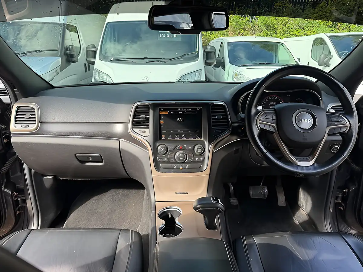 Used 2014 Jeep Grand Cherokee Limited Grey - Interior and Exterior details 8