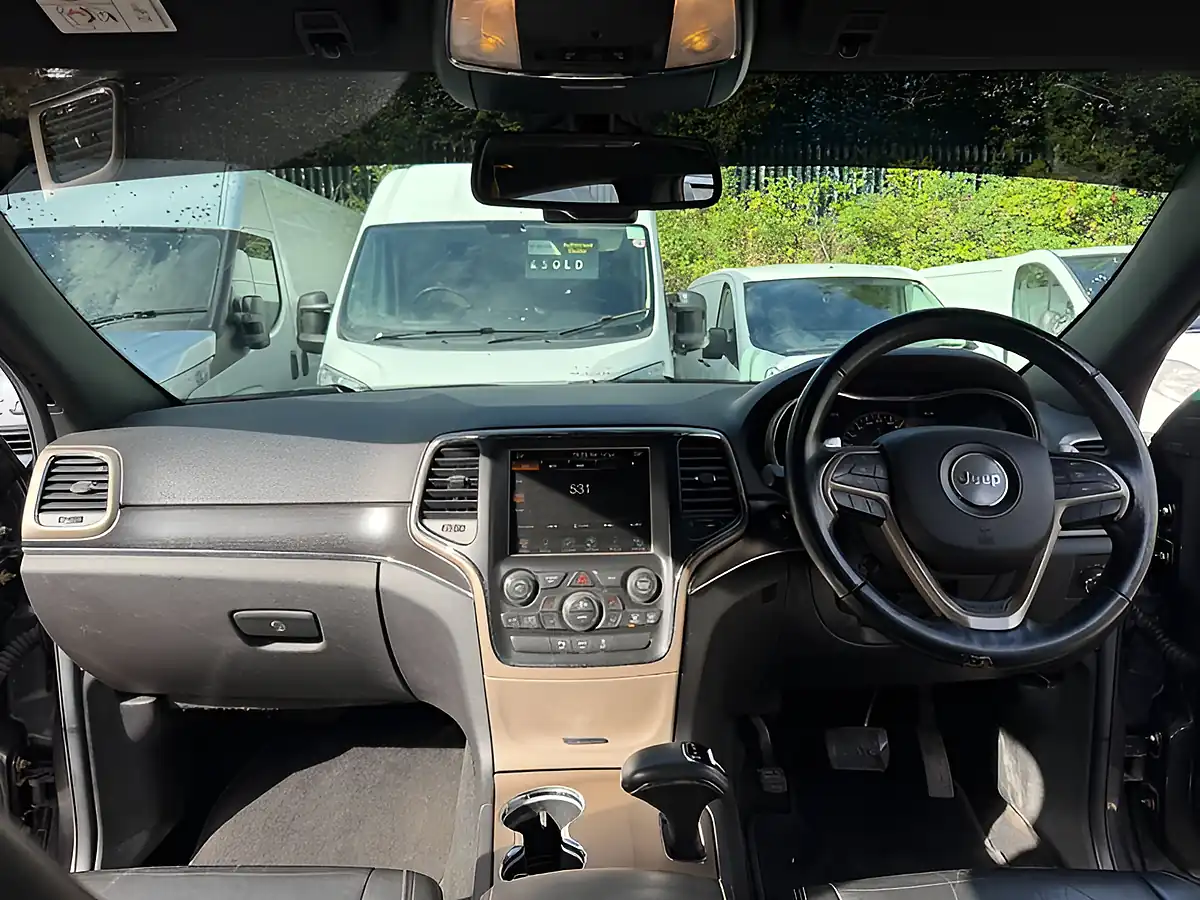 Used 2014 Jeep Grand Cherokee Limited Grey - Interior and Exterior details 9