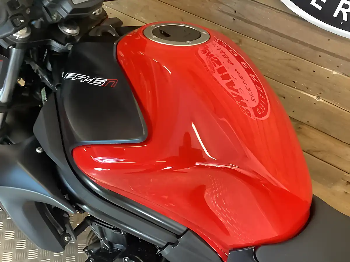 Used 2014 Kawasaki ER-6N Red - Interior and Exterior details 10