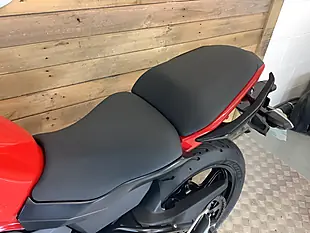 Used 2014 Kawasaki ER-6N Red - Interior and Exterior details 13