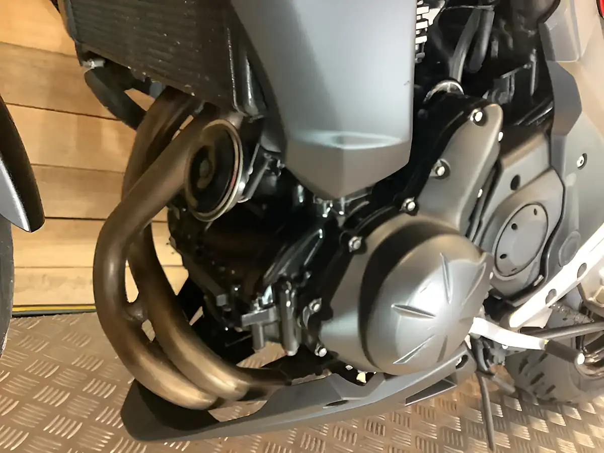 Used 2014 Kawasaki ER-6N Red - Interior and Exterior details 15