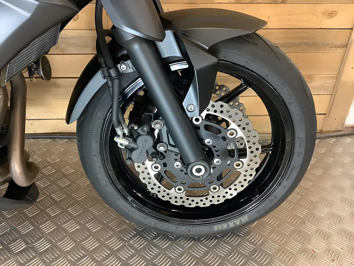 Used 2014 Kawasaki ER-6N Red - Interior and Exterior details 18