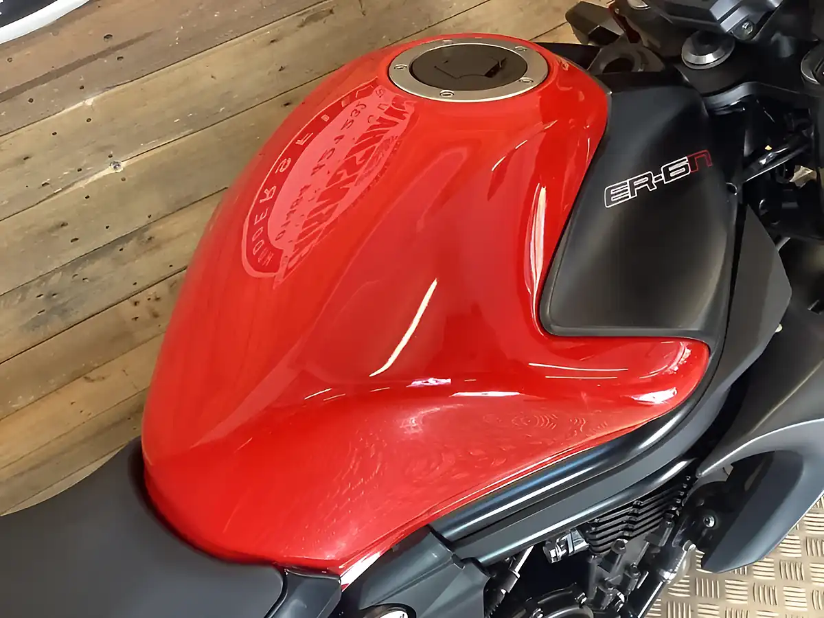 Used 2014 Kawasaki ER-6N Red - Interior and Exterior details 9