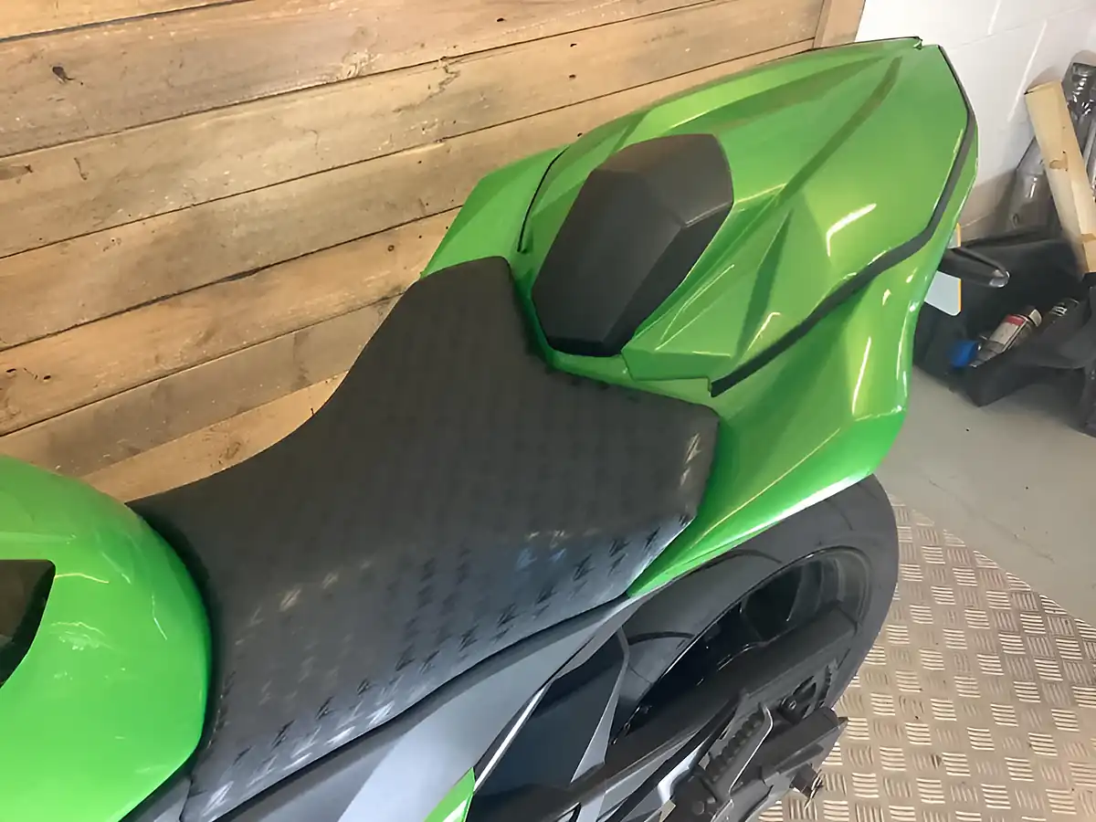 Used 2014 Kawasaki Z Green - Interior and Exterior details 11