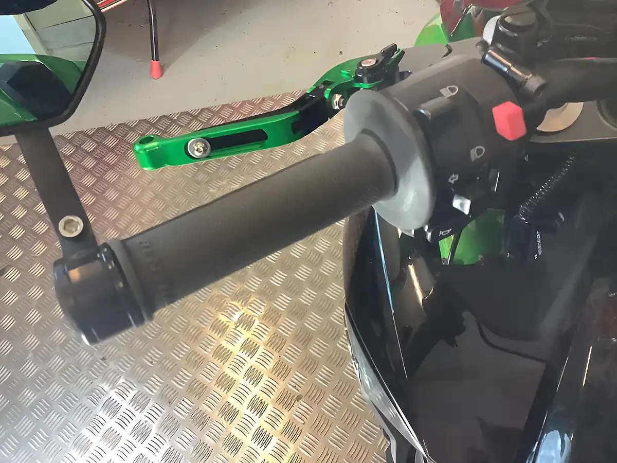 Used 2014 Kawasaki Z Green - Interior and Exterior details 12