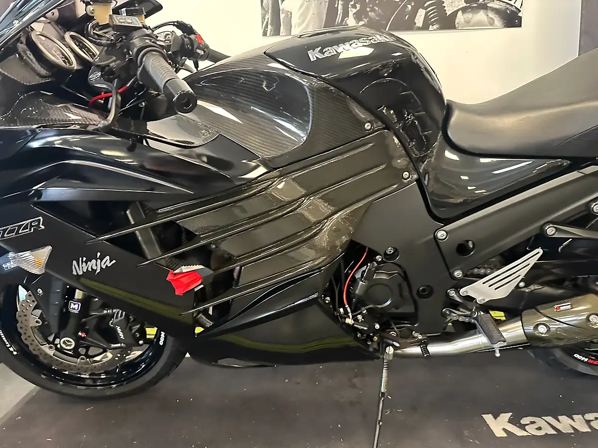 Used 2014 Kawasaki ZZR1400 Sports Tourer Black - Interior and Exterior details 15