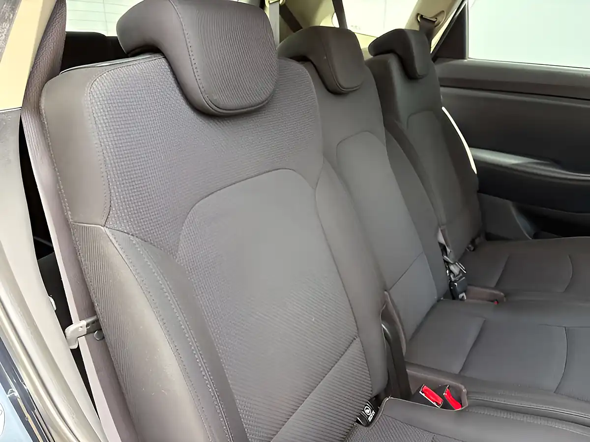 Used 2014 Kia Carens 2 Ecodynamics Powder Blue - Interior and Exterior details 12