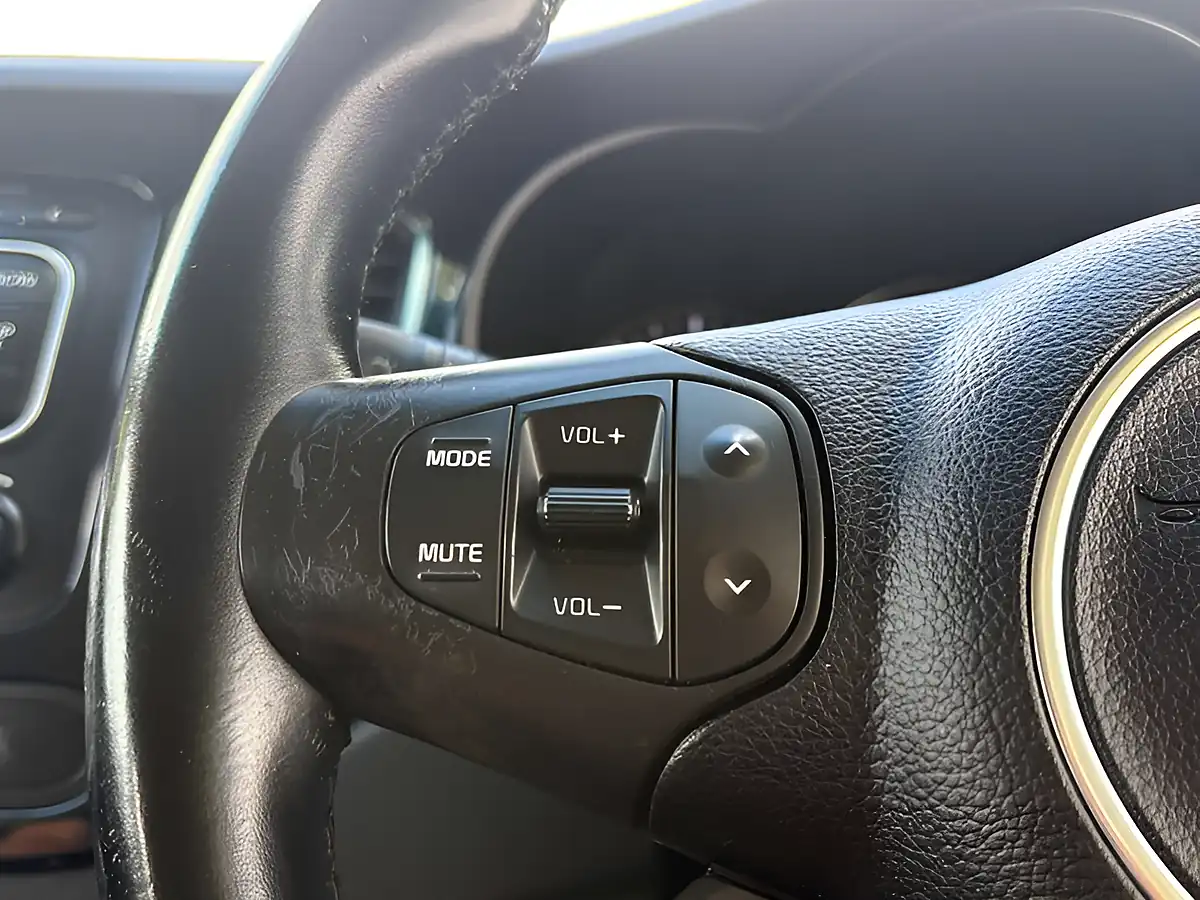 Used 2014 Kia Carens 2 Ecodynamics Powder Blue - Interior and Exterior details 16