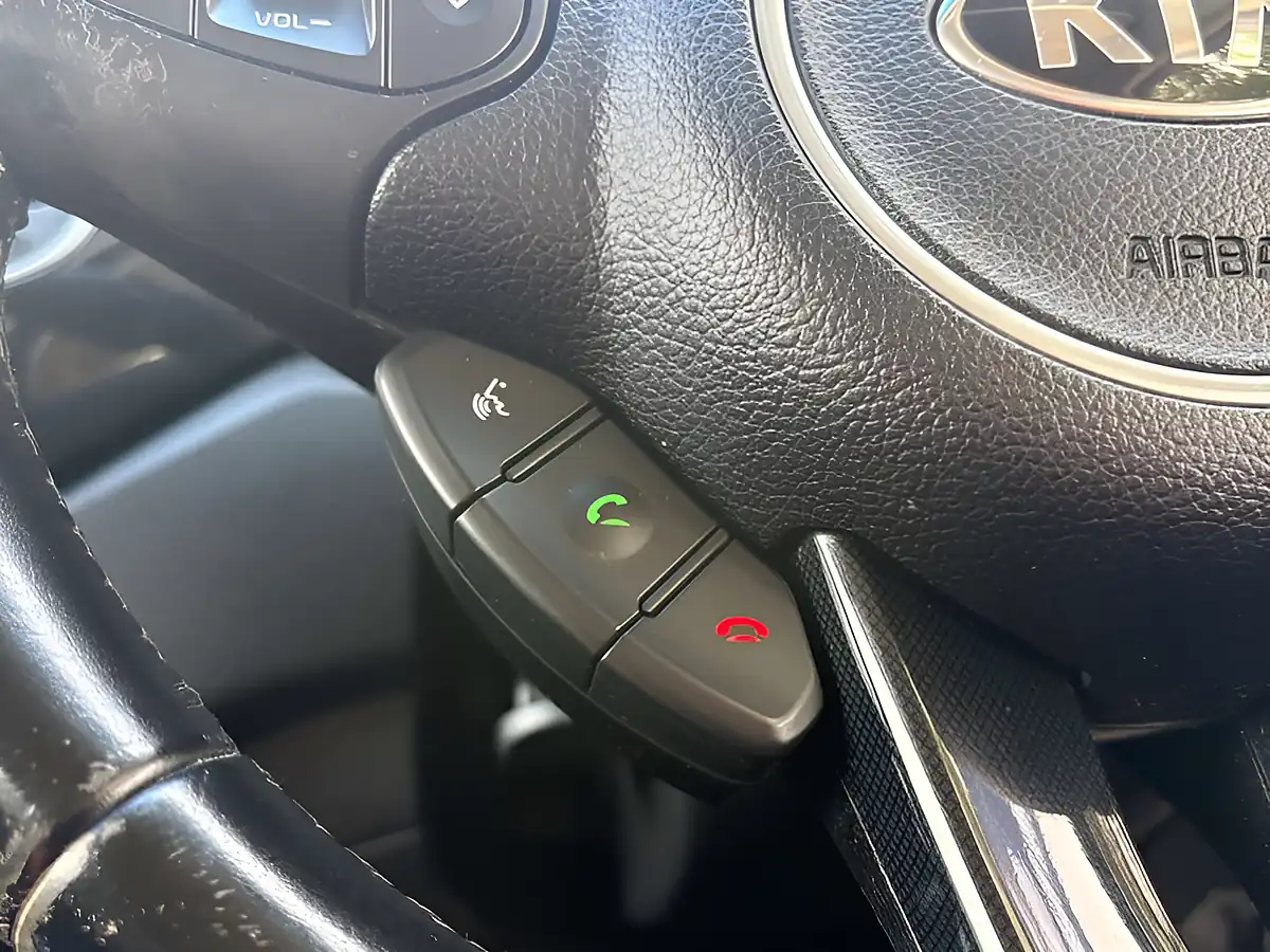 Used 2014 Kia Carens 2 Ecodynamics Powder Blue - Interior and Exterior details 17