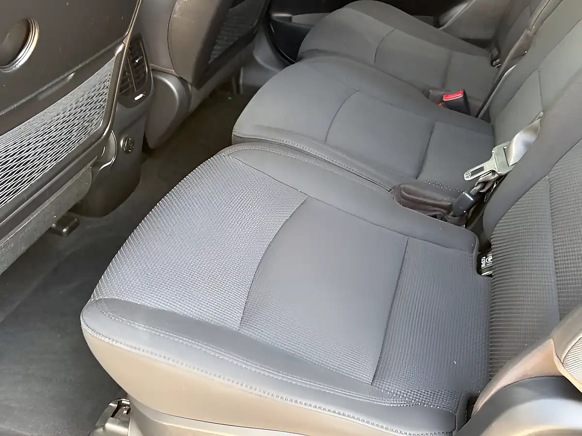 Used 2014 Kia Carens 2 Ecodynamics Powder Blue - Interior and Exterior details 18