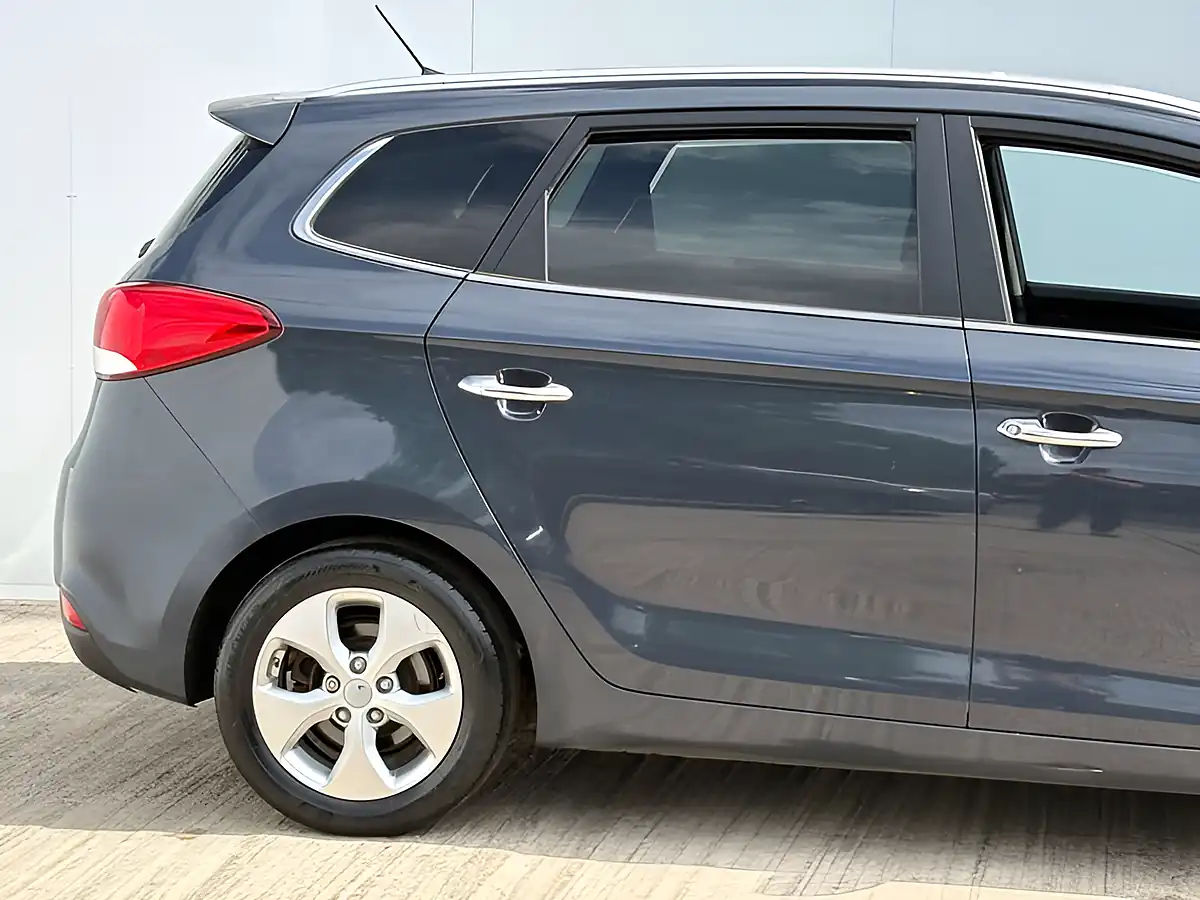 Used 2014 Kia Carens 2 Ecodynamics Powder Blue - Interior and Exterior details 20