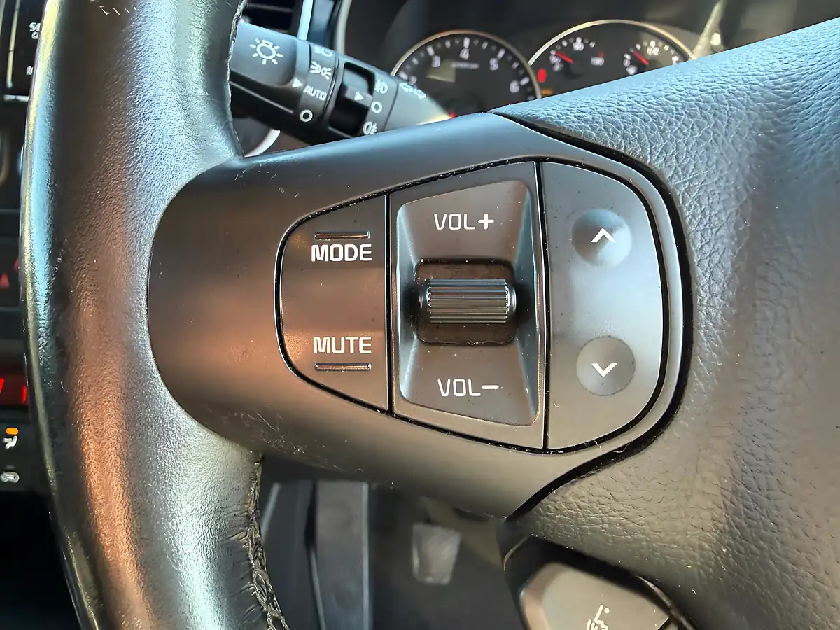 Used 2014 Kia Carens 2 Grey - Interior and Exterior details 10