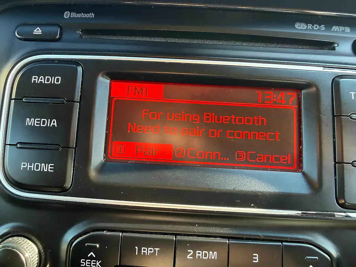 Used 2014 Kia Carens 2 Grey - Interior and Exterior details 14