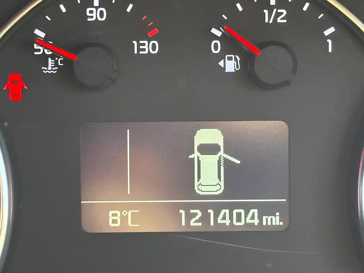 Used 2014 Kia Carens 2 Grey - Interior and Exterior details 18