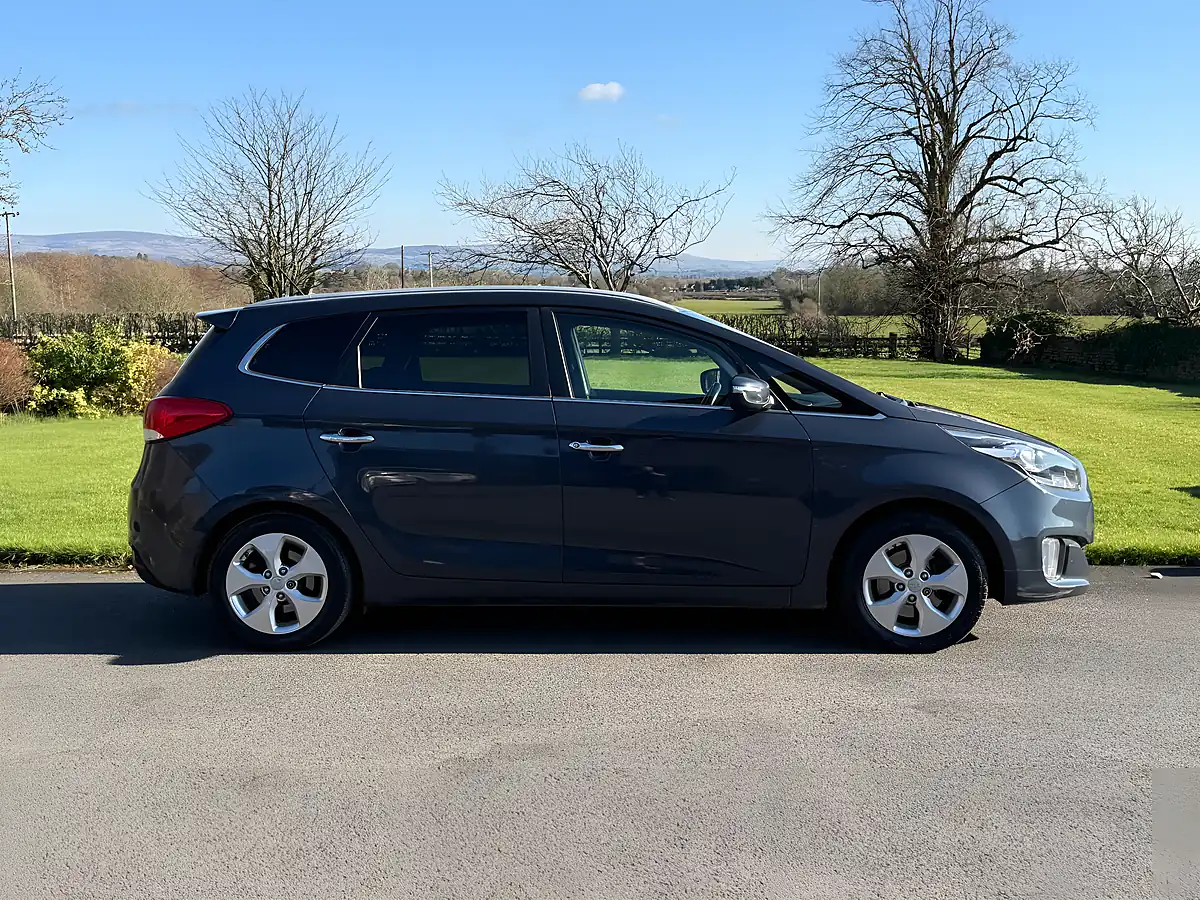 Used 2014 Kia Carens 2 Grey - Interior and Exterior details 5