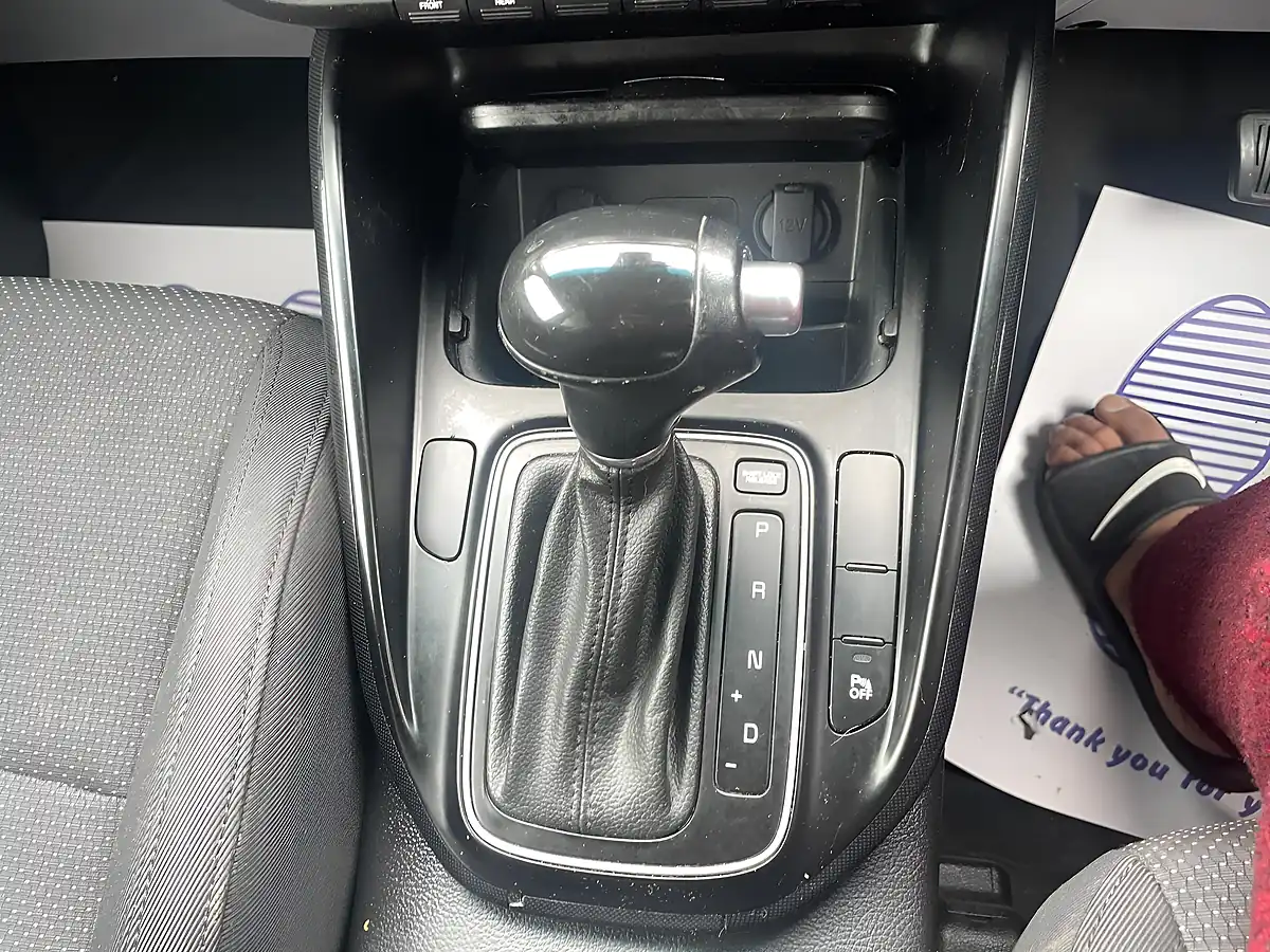 Used 2014 Kia Carens 2 White - Interior and Exterior details 12