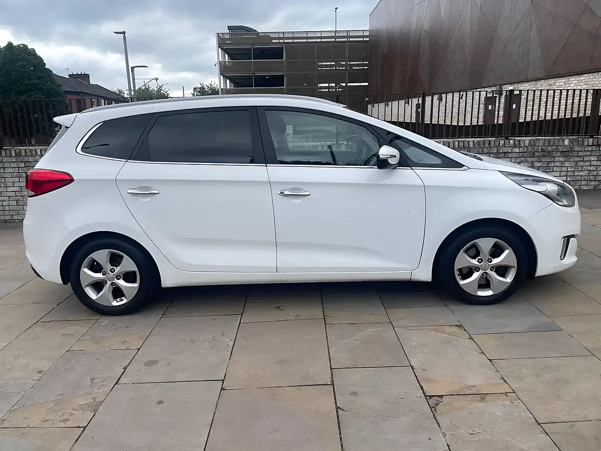 Used 2014 Kia Carens 2 White - Interior and Exterior details 2