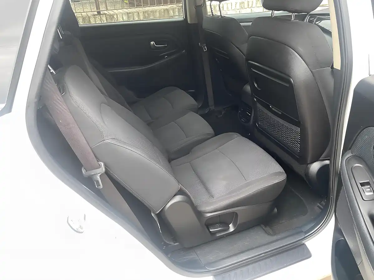Used 2014 Kia Carens 2 White - Interior and Exterior details 8