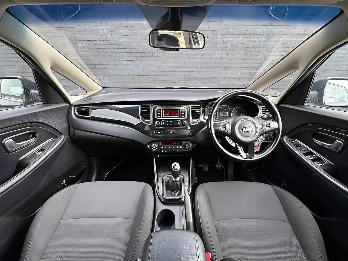 Used 2014 Kia Carens Ecodynamics 2 Newport Blue - Ku9 - Interior and Exterior details 15