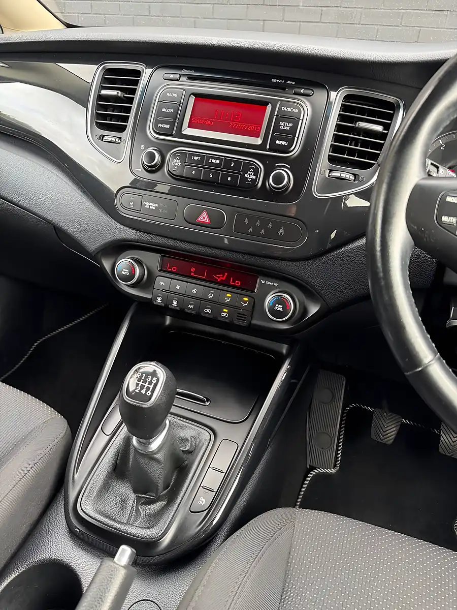 Used 2014 Kia Carens Ecodynamics 2 Newport Blue - Ku9 - Interior and Exterior details 16