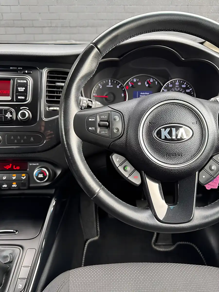 Used 2014 Kia Carens Ecodynamics 2 Newport Blue - Ku9 - Interior and Exterior details 17