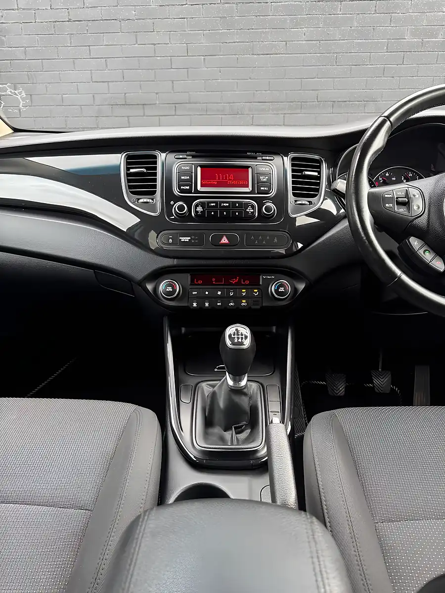 Used 2014 Kia Carens Ecodynamics 2 Newport Blue - Ku9 - Interior and Exterior details 18