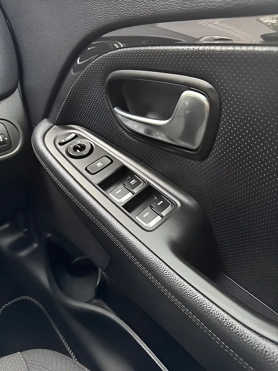 Used 2014 Kia Carens Ecodynamics 2 Newport Blue - Ku9 - Interior and Exterior details 19