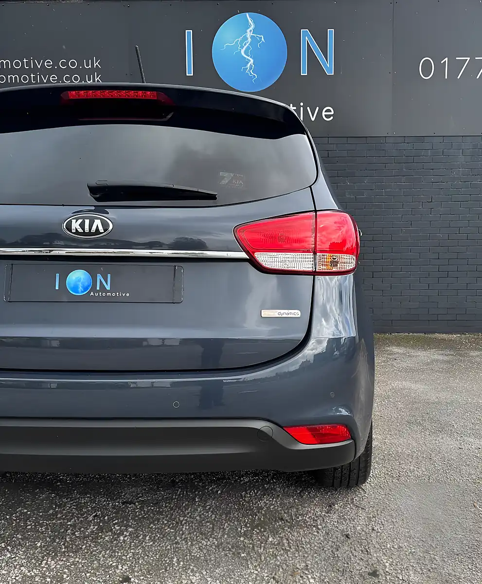 Used 2014 Kia Carens Ecodynamics 2 Newport Blue - Ku9 - Interior and Exterior details 5