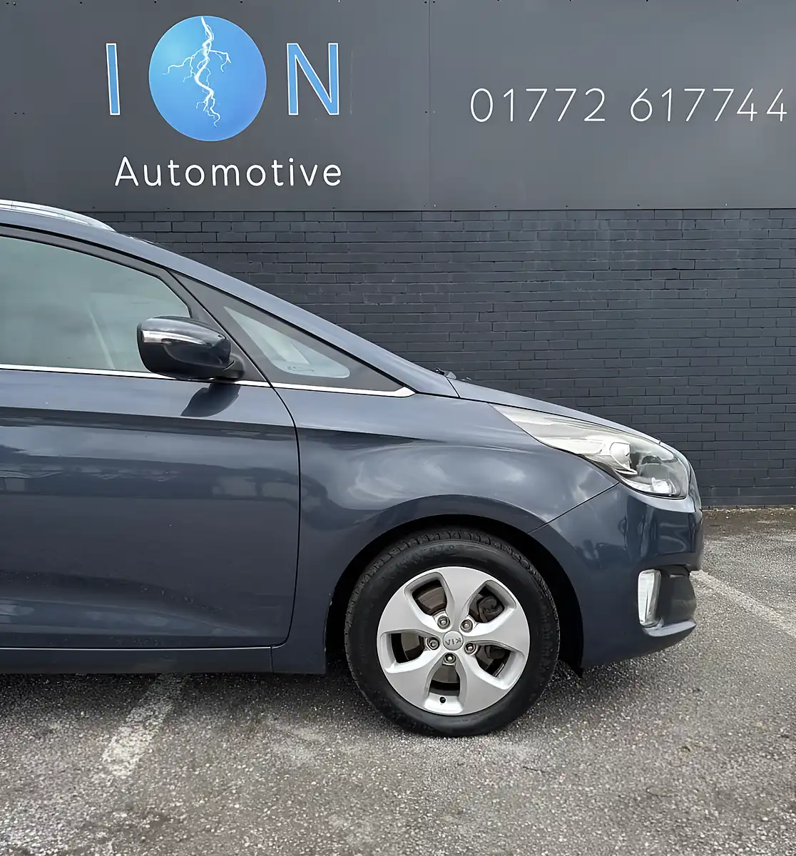 Used 2014 Kia Carens Ecodynamics 2 Newport Blue - Ku9 - Interior and Exterior details 8