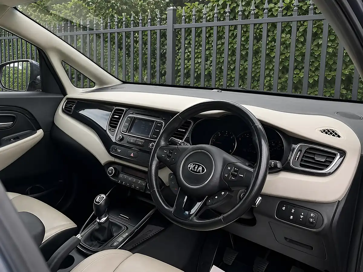Used 2014 Kia Carens Ecodynamics 3 Blue - Interior and Exterior details 12