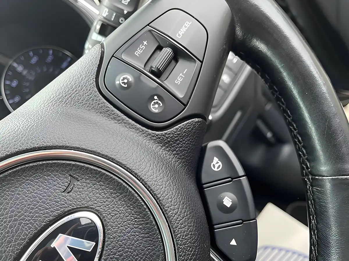 Used 2014 Kia Carens Ecodynamics 3 Blue - Interior and Exterior details 13