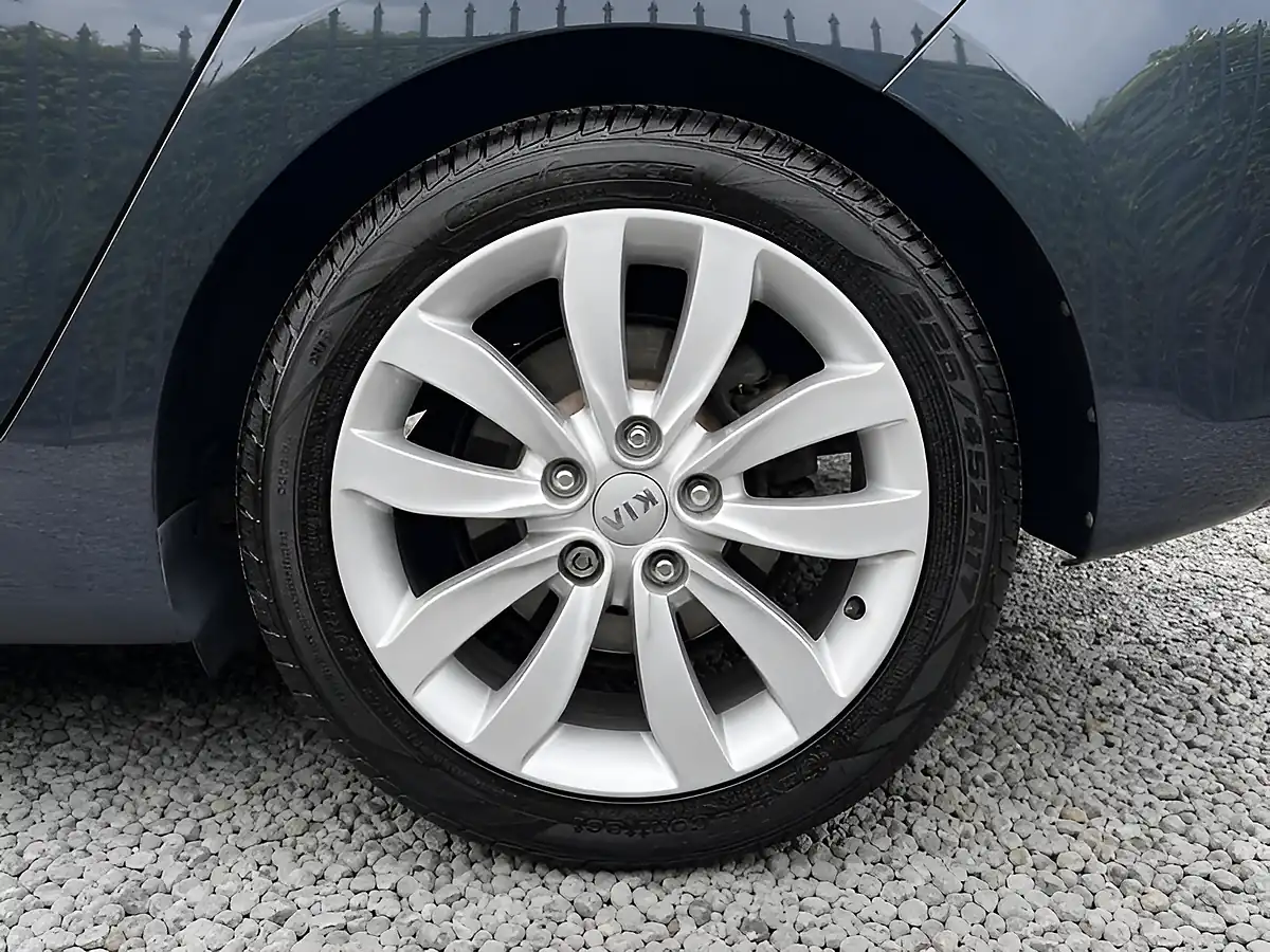 Used 2014 Kia Carens Ecodynamics 3 Blue - Interior and Exterior details 15