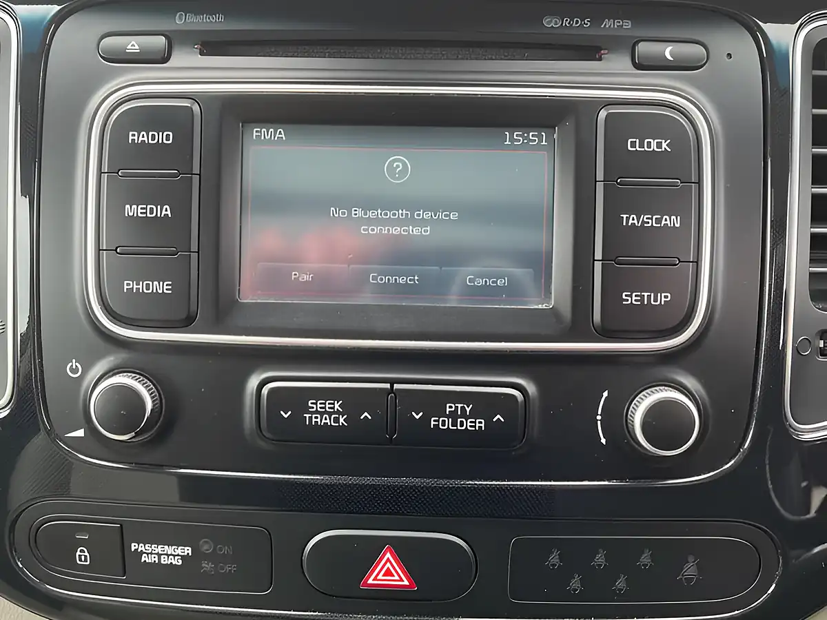 Used 2014 Kia Carens Ecodynamics 3 Blue - Interior and Exterior details 17
