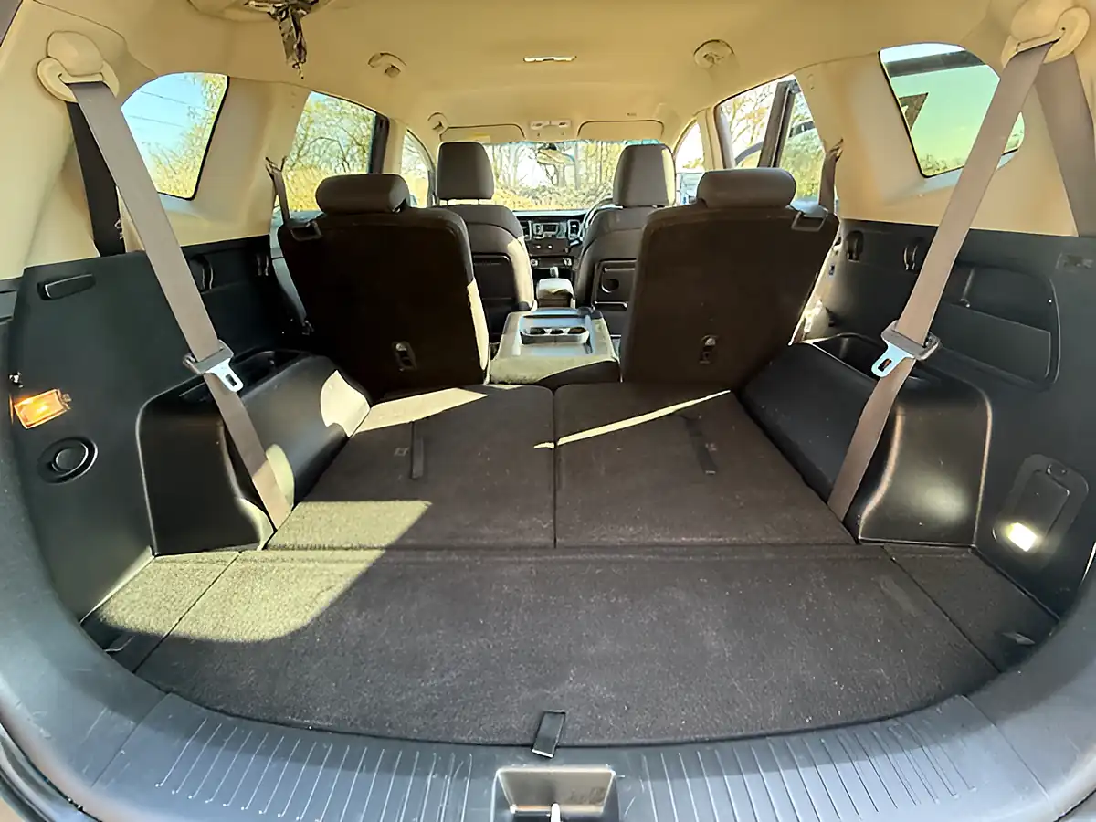 Used 2014 Kia Carens Estate 2 Grey - Interior and Exterior details 10