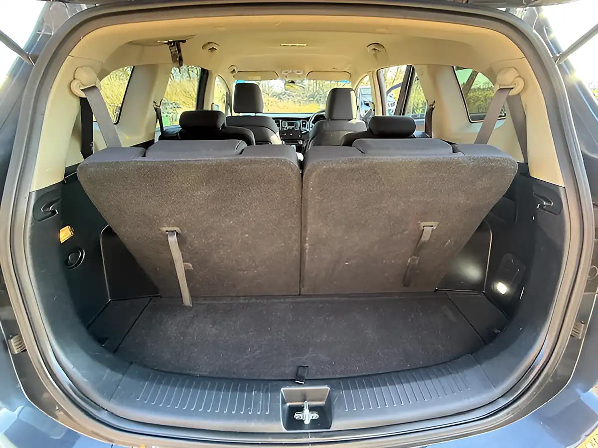 Used 2014 Kia Carens Estate 2 Grey - Interior and Exterior details 11