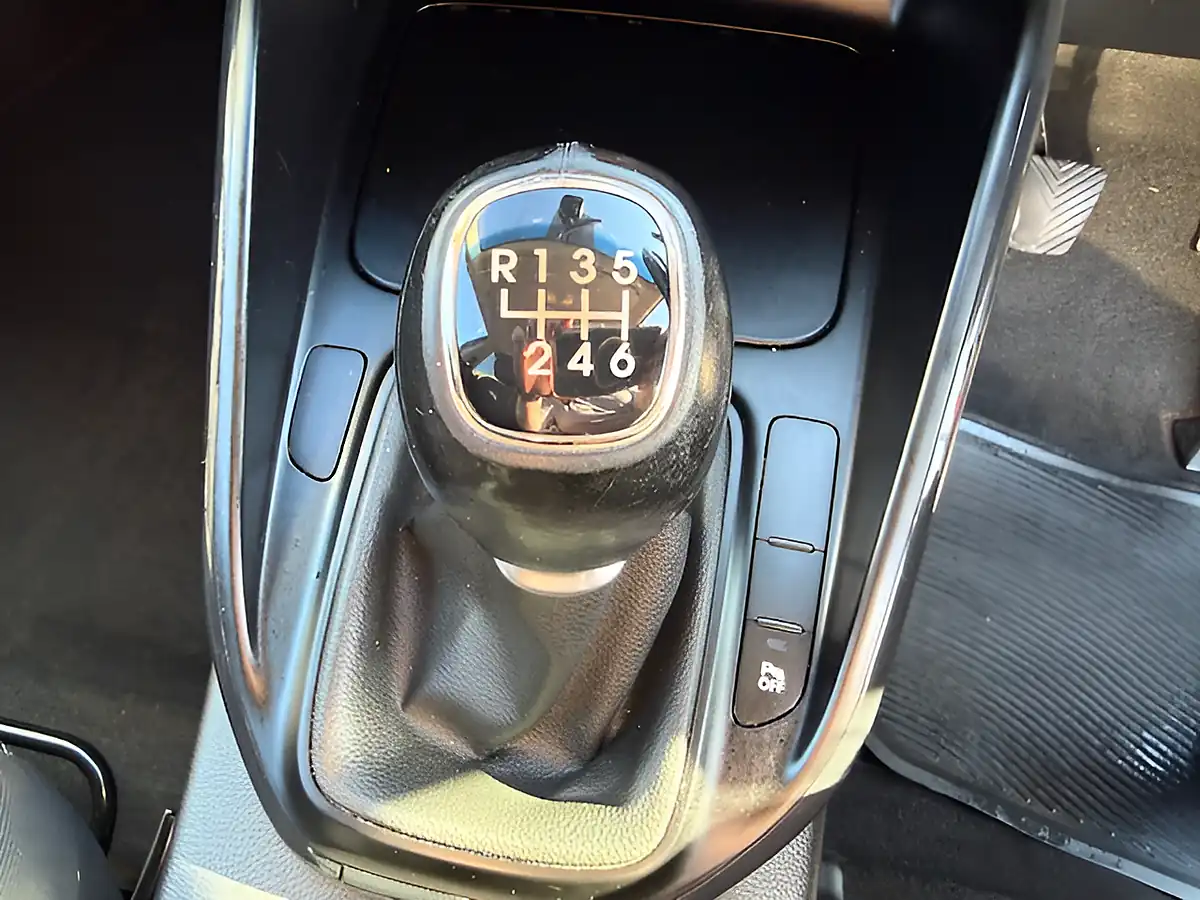Used 2014 Kia Carens Estate 2 Grey - Interior and Exterior details 12