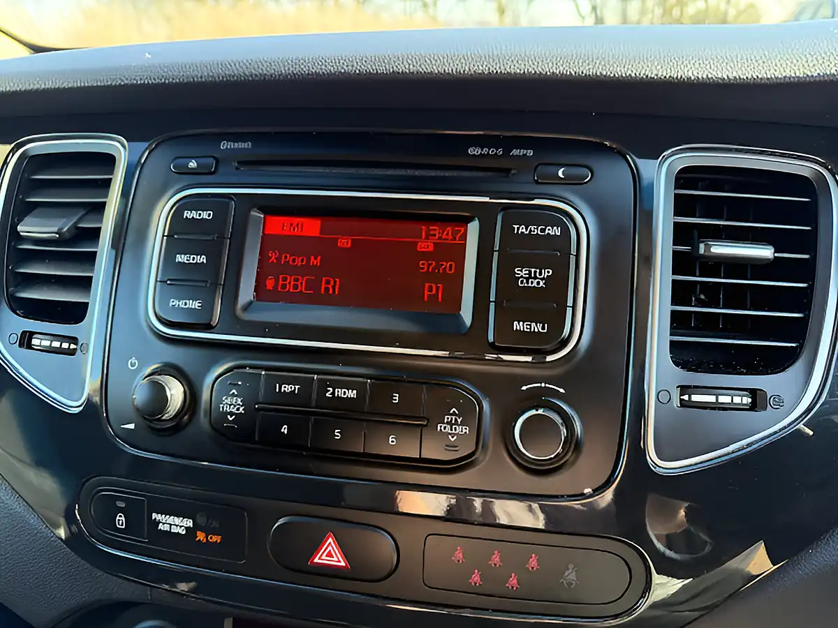 Used 2014 Kia Carens Estate 2 Grey - Interior and Exterior details 13