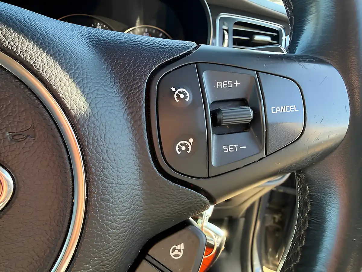 Used 2014 Kia Carens Estate 2 Grey - Interior and Exterior details 17
