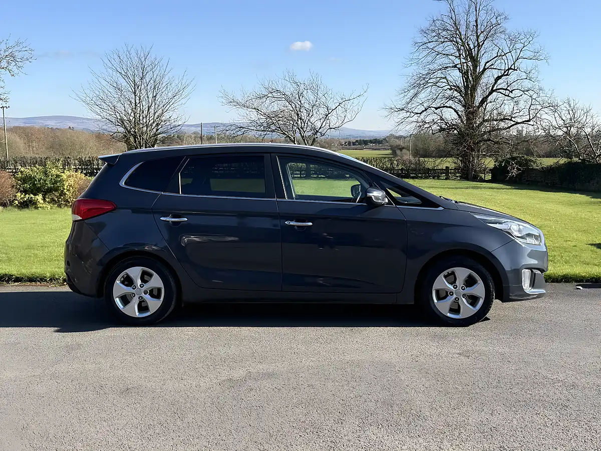 Used 2014 Kia Carens Estate 2 Grey - Interior and Exterior details 4