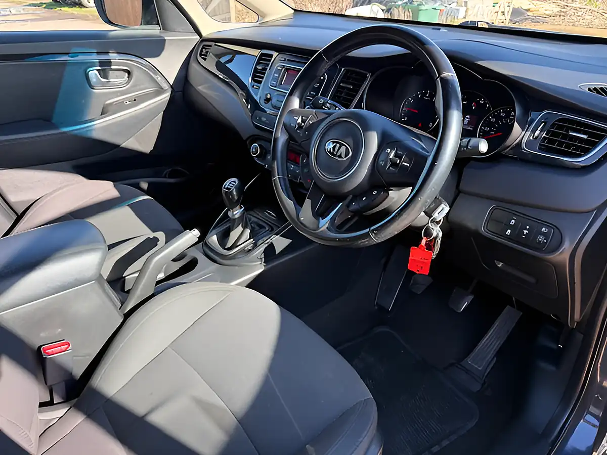 Used 2014 Kia Carens Estate 2 Grey - Interior and Exterior details 8