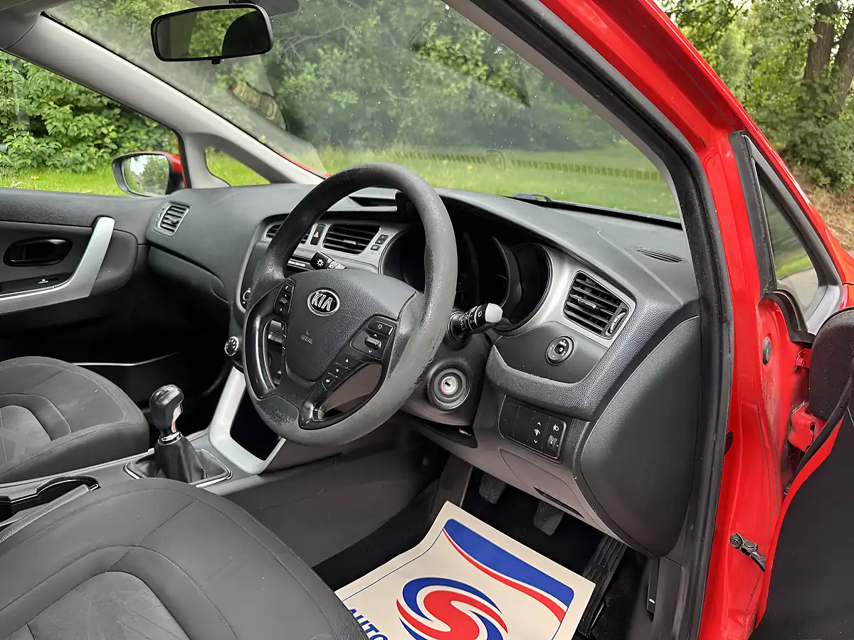Used 2014 Kia Ceed 1 Red - Interior and Exterior details 13