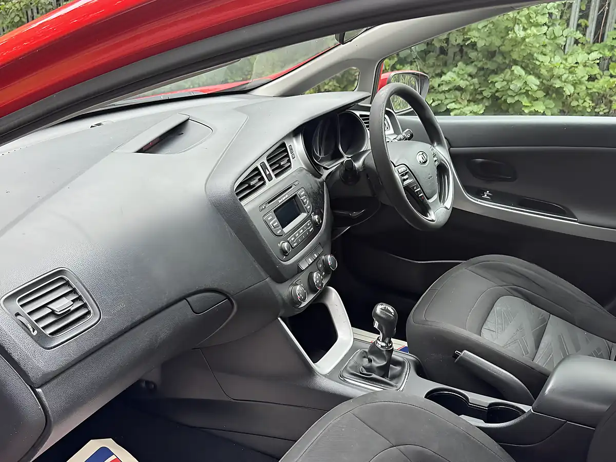 Used 2014 Kia Ceed 1 Red - Interior and Exterior details 14