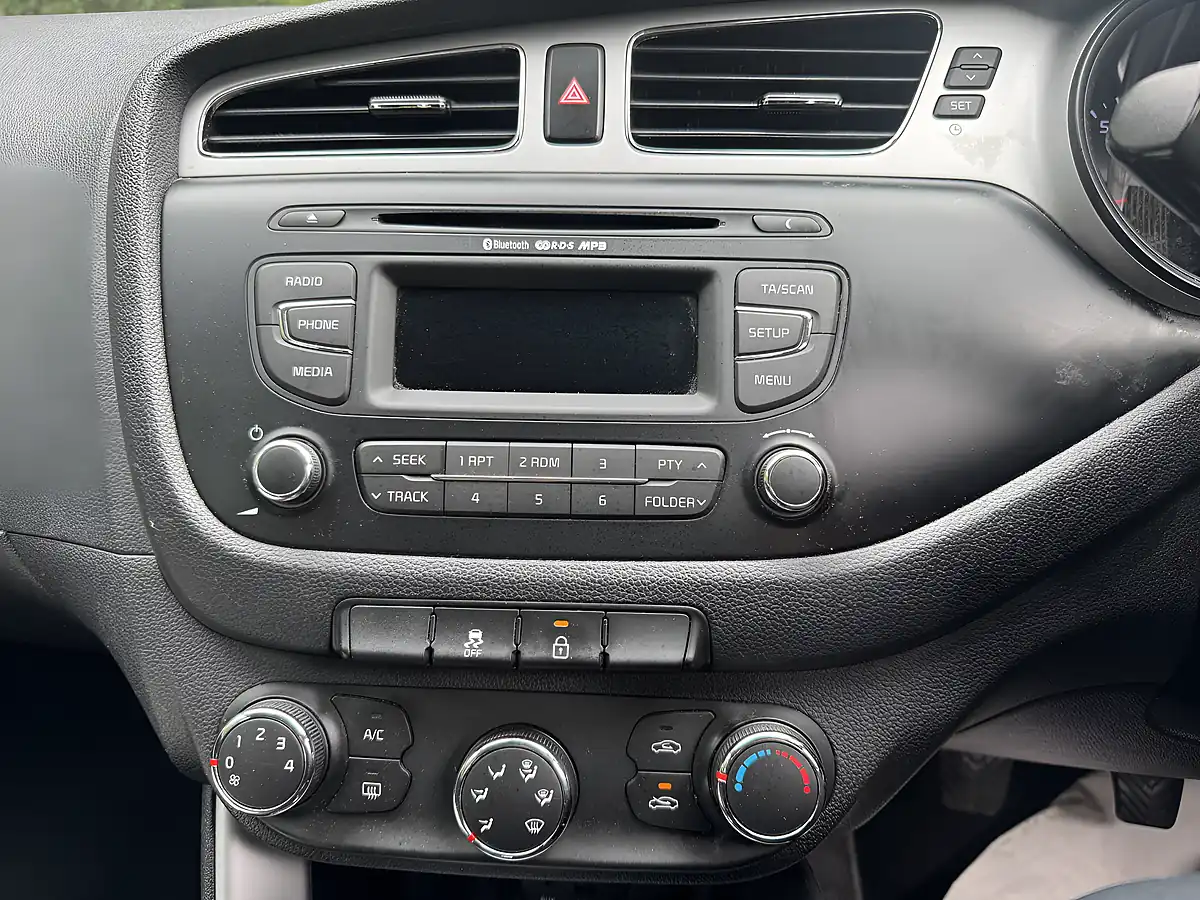Used 2014 Kia Ceed 1 Red - Interior and Exterior details 16