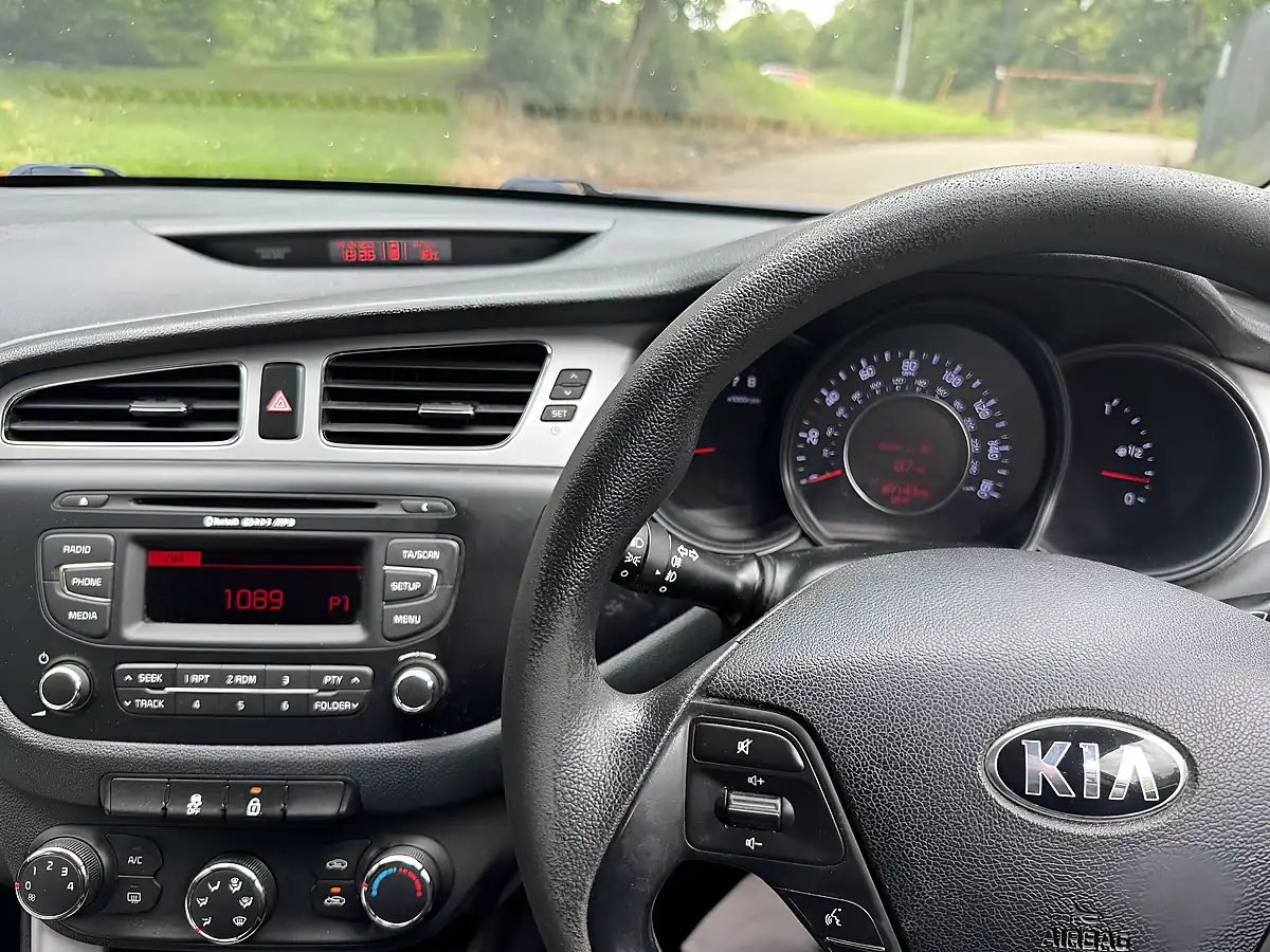 Used 2014 Kia Ceed 1 Red - Interior and Exterior details 17