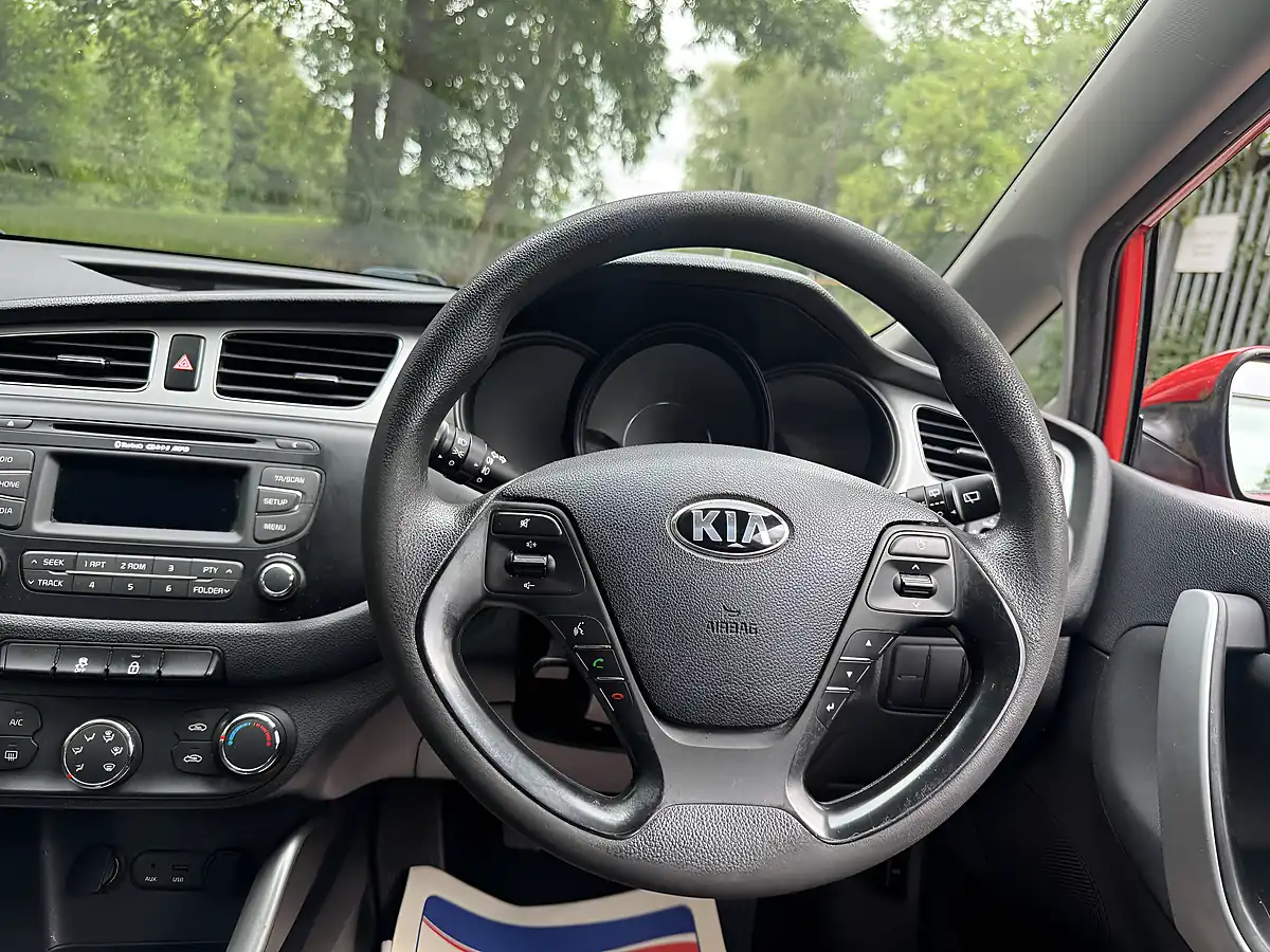 Used 2014 Kia Ceed 1 Red - Interior and Exterior details 19
